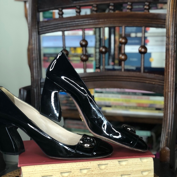 Black patent leather Prada pumps with silver butto - Picture 5 of 8